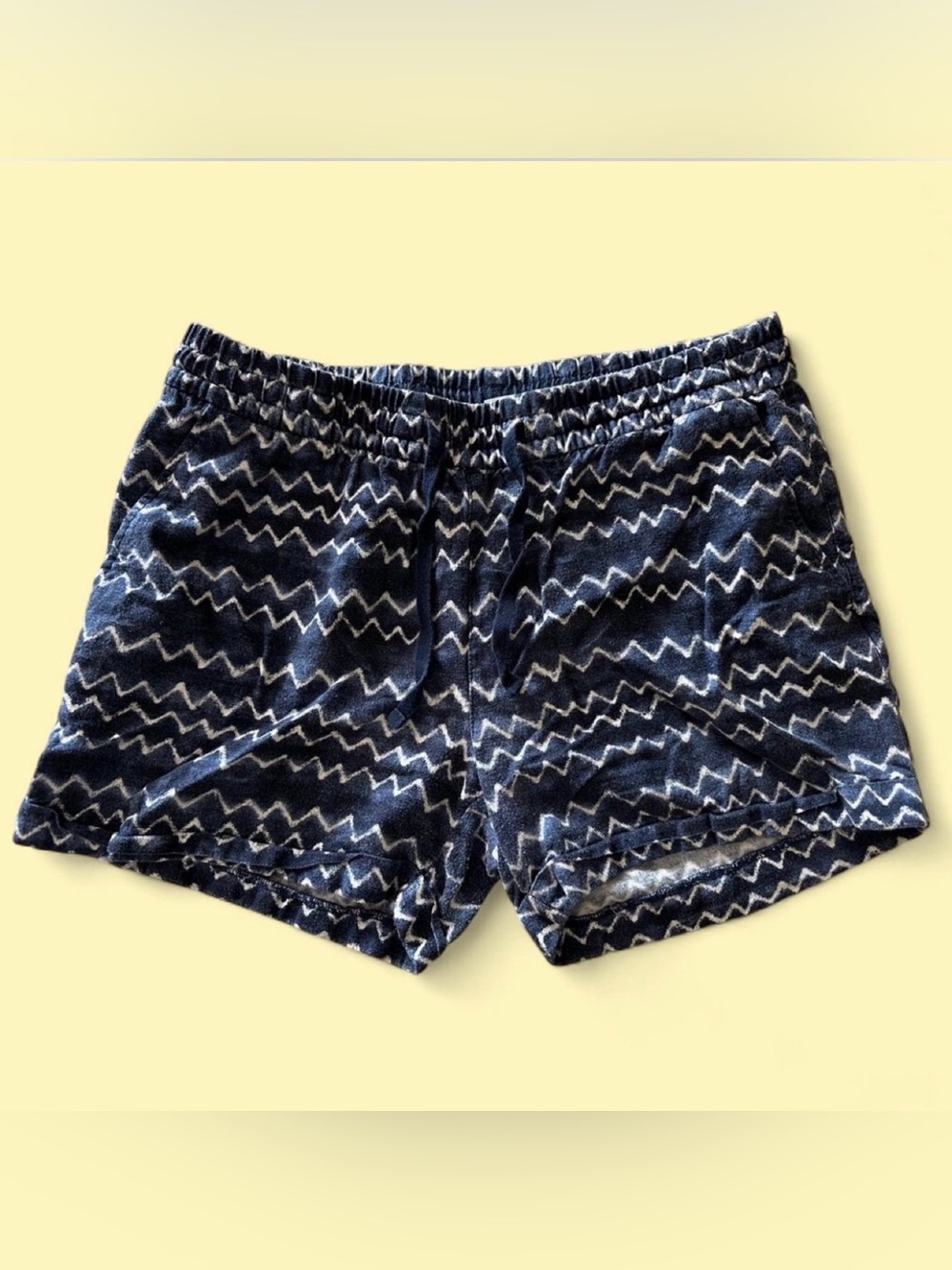 Old Navy Zigzag Women's Shorts size M.